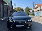 Lexus ES 300h 2018 года за 22 000 000 тг. в Алматы