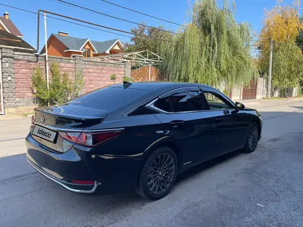 Lexus ES 300h 2019 года за 20 000 000 тг. в Алматы – фото 3