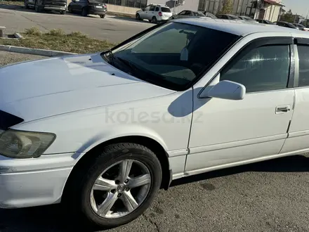 Toyota Camry 2000 года за 3 800 000 тг. в Сарканд – фото 3