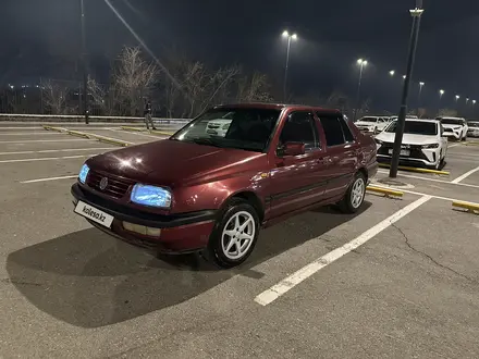 Volkswagen Vento 1992 года за 1 450 000 тг. в Шымкент