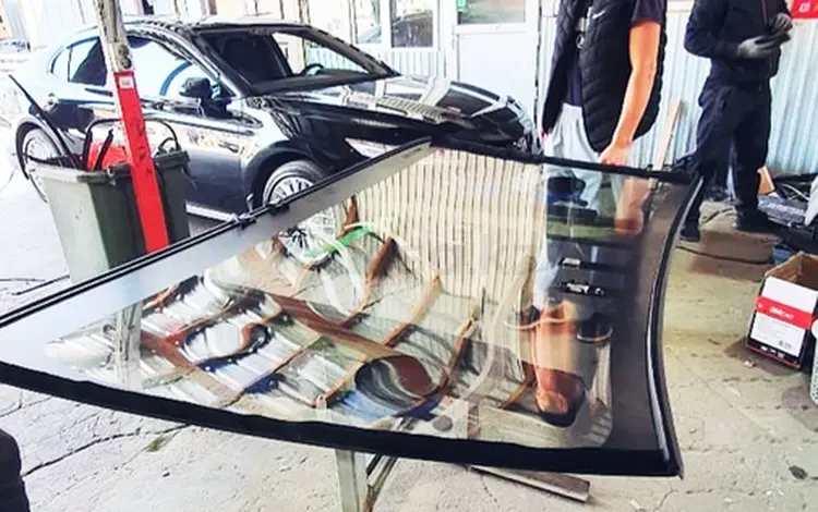 Замена автостекла любой сложности. . Лобовое тонированное стекл в Алматы