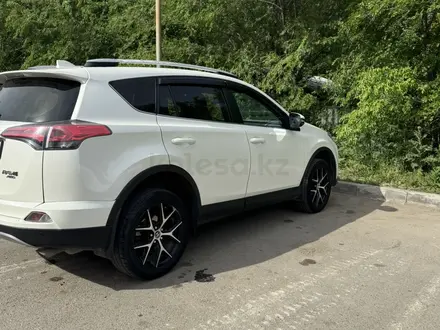 Toyota RAV4 2017 года за 11 100 000 тг. в Усть-Каменогорск – фото 3