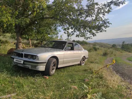 BMW 520 1989 года за 1 400 000 тг. в Усть-Каменогорск – фото 2