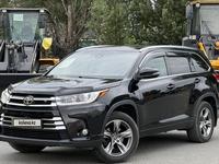 Toyota Highlander 2017 года за 18 050 000 тг. в Семей