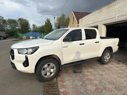 Toyota Hilux 2024 года за 23 000 000 тг. в Уральск – фото 2