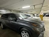 Toyota Highlander 2023 года за 22 900 000 тг. в Астана