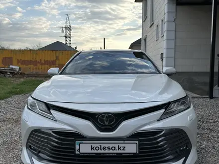 Toyota Camry 2020 года за 14 900 000 тг. в Алматы