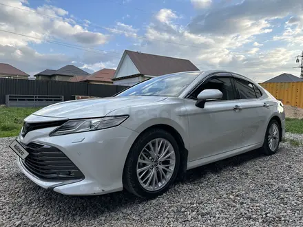 Toyota Camry 2020 года за 14 900 000 тг. в Алматы – фото 3