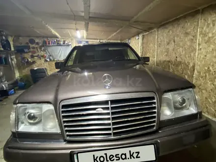 Mercedes-Benz E 280 1994 года за 2 800 000 тг. в Астана – фото 2