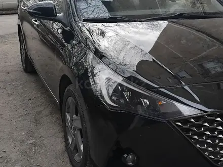 Hyundai Accent 2021 года за 7 400 000 тг. в Караганда – фото 2