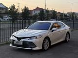 Toyota Camry 2021 года за 15 300 000 тг. в Шымкент