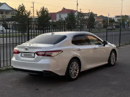 Toyota Camry 2021 года за 15 300 000 тг. в Шымкент – фото 5