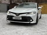 Toyota Camry 2018 года за 12 800 000 тг. в Семей – фото 2