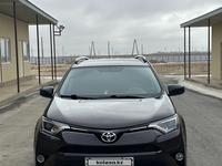 Toyota RAV4 2016 годаfor11 700 000 тг. в Актау