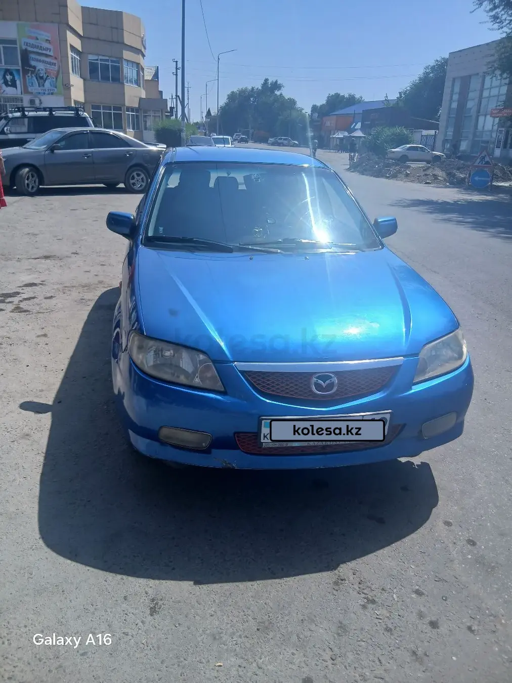 Mazda 323, 1998