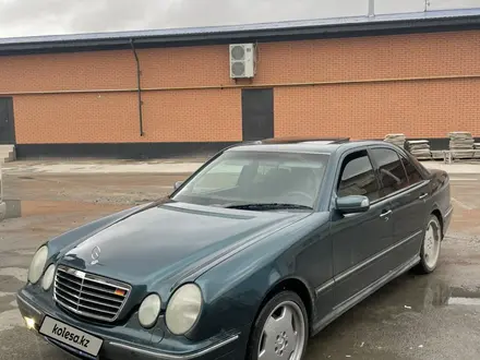 Mercedes-Benz E 320 2001 года за 5 000 000 тг. в Жанаозен – фото 4