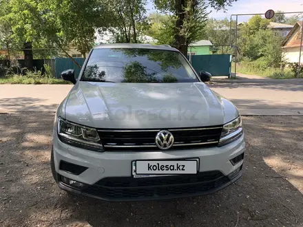Volkswagen Tiguan 2019 года за 11 770 000 тг. в Алматы