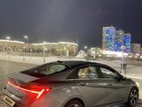 Hyundai Elantra 2022 года за 11 500 000 тг. в Актобе – фото 2