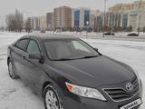 Toyota Camry 2010 года за 7 100 000 тг. в Астана – фото 2