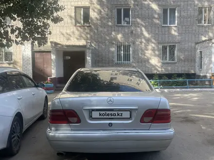 Mercedes-Benz E 230 1995 года за 2 100 000 тг. в Павлодар – фото 2