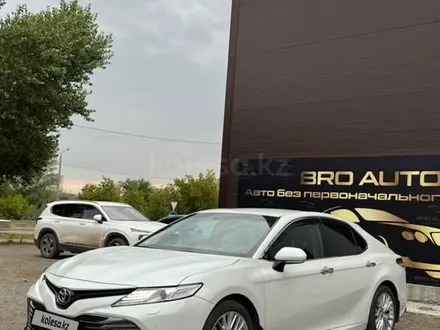 Toyota Camry 2018 года за 14 900 000 тг. в Экибастуз – фото 2