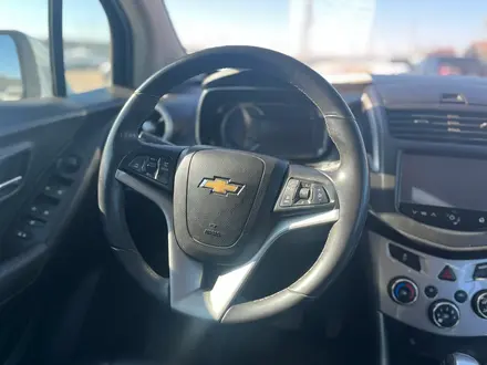 Chevrolet Tracker 2015 года за 5 700 000 тг. в Атырау – фото 4