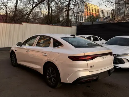 BYD Qin L DM-i Leading 2025 года за 9 550 000 тг. в Алматы – фото 3