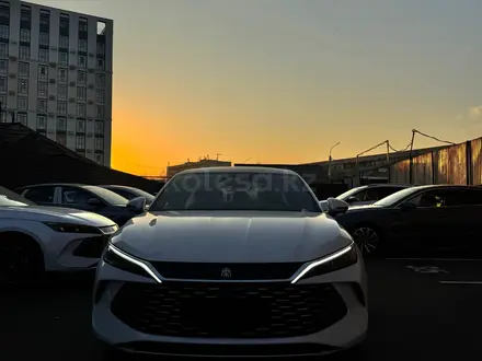 BYD Qin L DM-i Leading 2025 года за 9 550 000 тг. в Алматы – фото 10