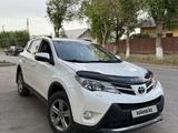 Toyota RAV4 2015 года за 8 900 000 тг. в Караганда