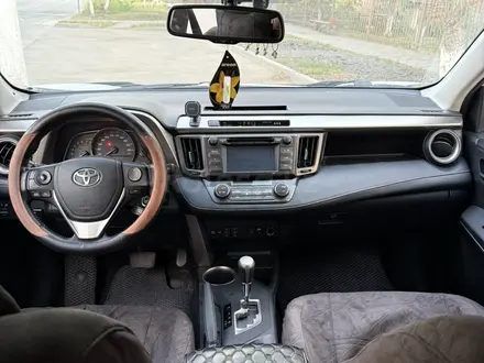 Toyota RAV4 2015 года за 8 900 000 тг. в Караганда – фото 10