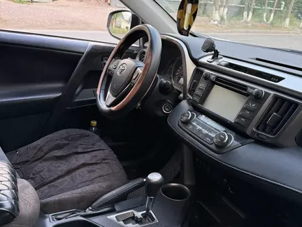 Toyota RAV4 2015 года за 8 900 000 тг. в Караганда – фото 13