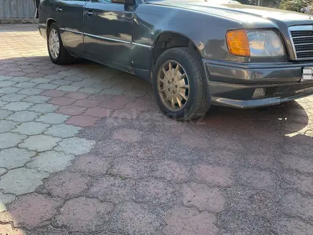 Mercedes-Benz E 260 1992 года за 1 600 000 тг. в Алматы – фото 2