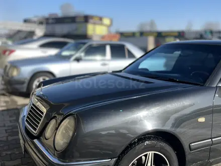 Mercedes-Benz E 280 1996 года за 2 850 000 тг. в Алматы