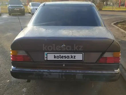 Mercedes-Benz E 200 1991 года за 1 500 000 тг. в Астана – фото 5