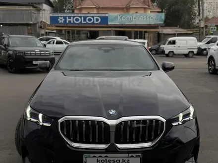 BMW 530 2024 года за 36 000 000 тг. в Алматы – фото 5