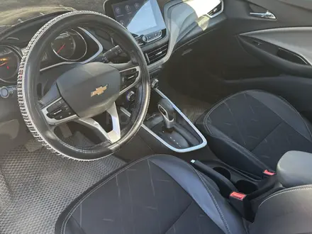 Chevrolet Onix 2023 года за 6 350 000 тг. в Актобе – фото 9