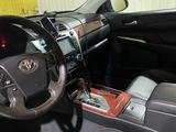 Toyota Camry 2014 года за 11 500 000 тг. в Кульсары – фото 3