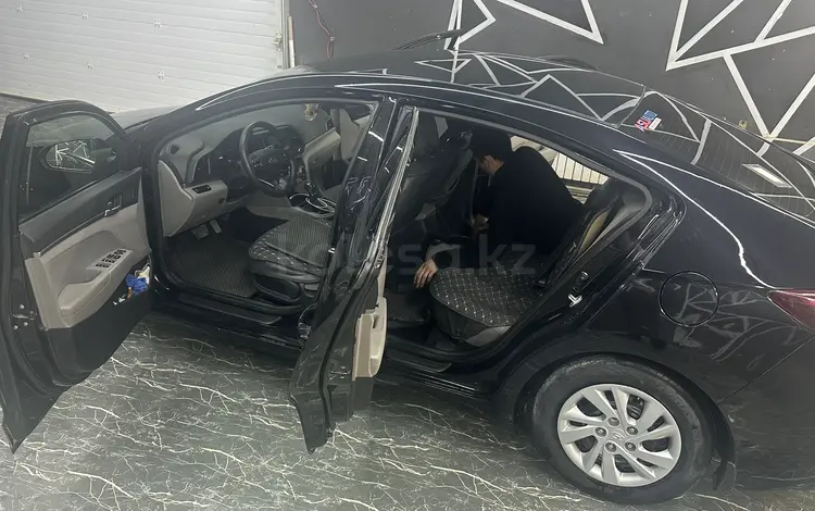 Hyundai Elantra 2019 года за 8 600 000 тг. в Жанаозен