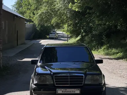 Mercedes-Benz E 320 1995 года за 2 700 000 тг. в Шымкент