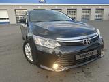 Toyota Camry 2015 года за 13 000 000 тг. в Уральск – фото 2