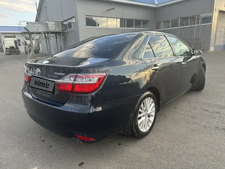 Toyota Camry 2015 года за 13 000 000 тг. в Уральск – фото 5