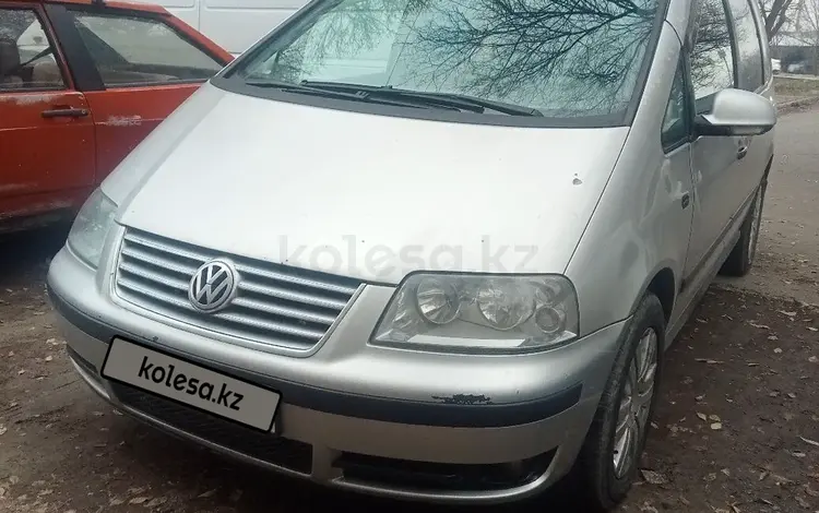 Volkswagen Sharan 2004 года за 3 000 000 тг. в Тараз