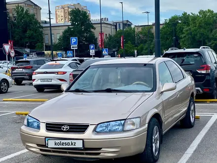 Toyota Camry 2000 года за 3 100 000 тг. в Шымкент