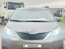 Toyota Sienna, 2011