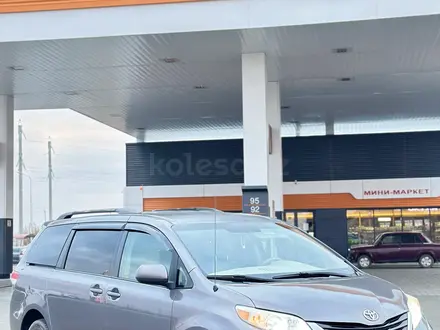 Toyota Sienna 2011 года за 9 150 000 тг. в Уральск – фото 3