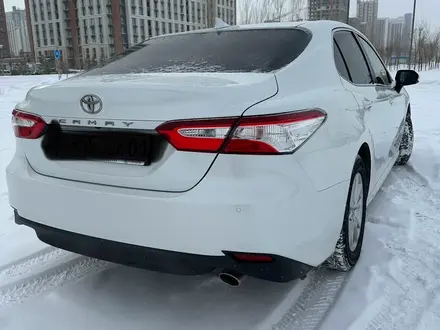 Toyota Camry 2018 года за 13 600 000 тг. в Астана – фото 17