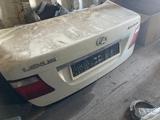 Крышка багажника Лексус ЛС 460 / Lexus LS 460 за 50 000 тг. в Караганда