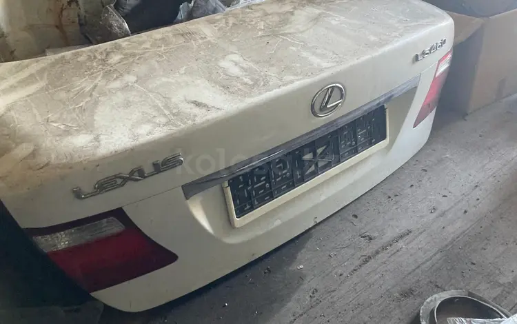 Крышка багажника Лексус ЛС 460 / Lexus LS 460 за 50 000 тг. в Караганда
