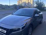 Hyundai Elantra 2022 года за 8 050 000 тг. в Астана – фото 2