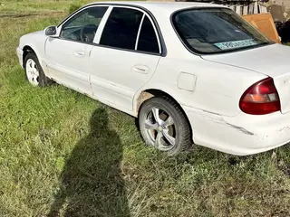 Hyundai Sonata, 1998